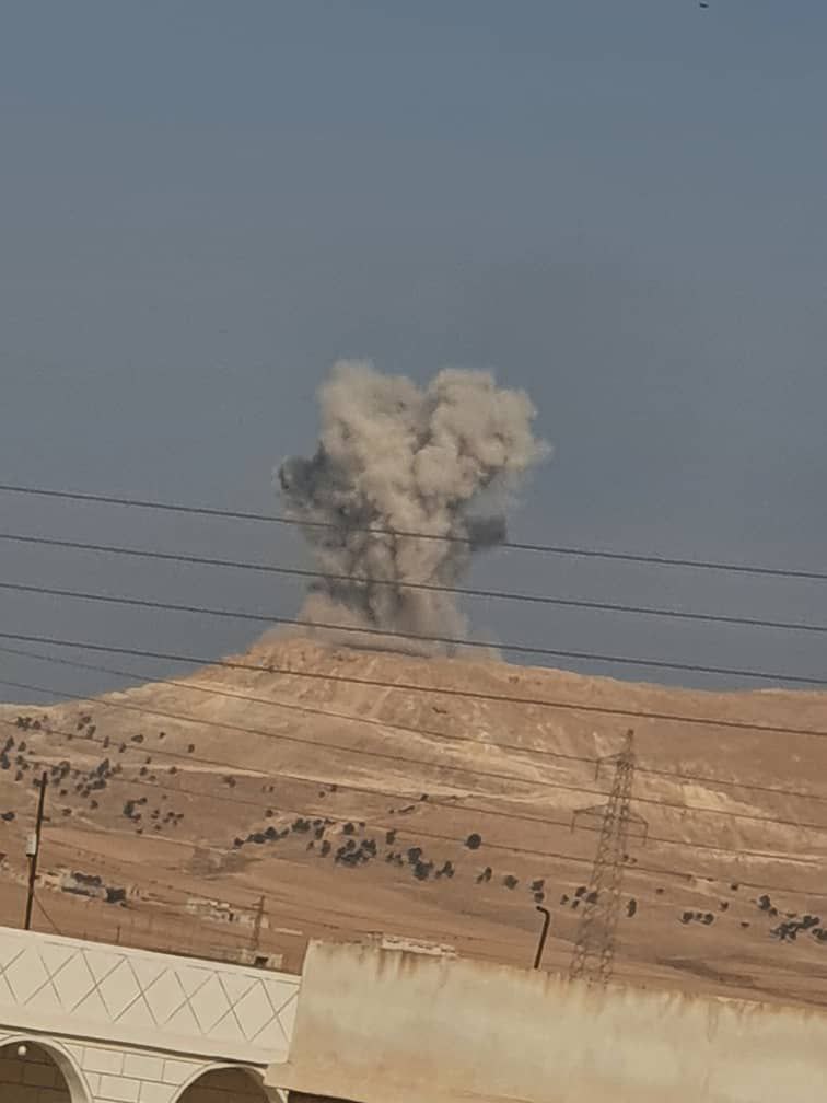 Aviones de guerra turcos atacan objetivos de las SDF en la montaña Ramaneh, al este de Manbij