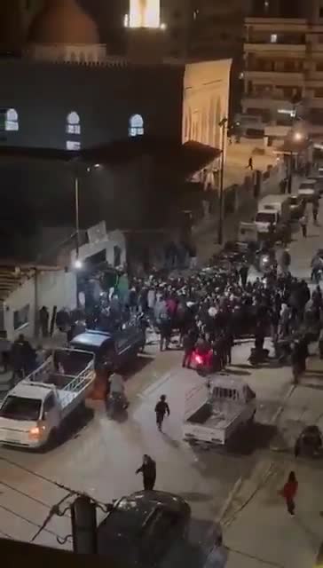 Sunnis in Jableh mobilize in front of the southern police station in the city and demand weapons to protect themselves from the remnants of the regime