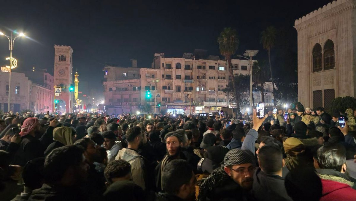 Thousands of civilians gathered in the city of Hama to denounce the attack by the remnants of the regime on the security forces on the Syrian coast