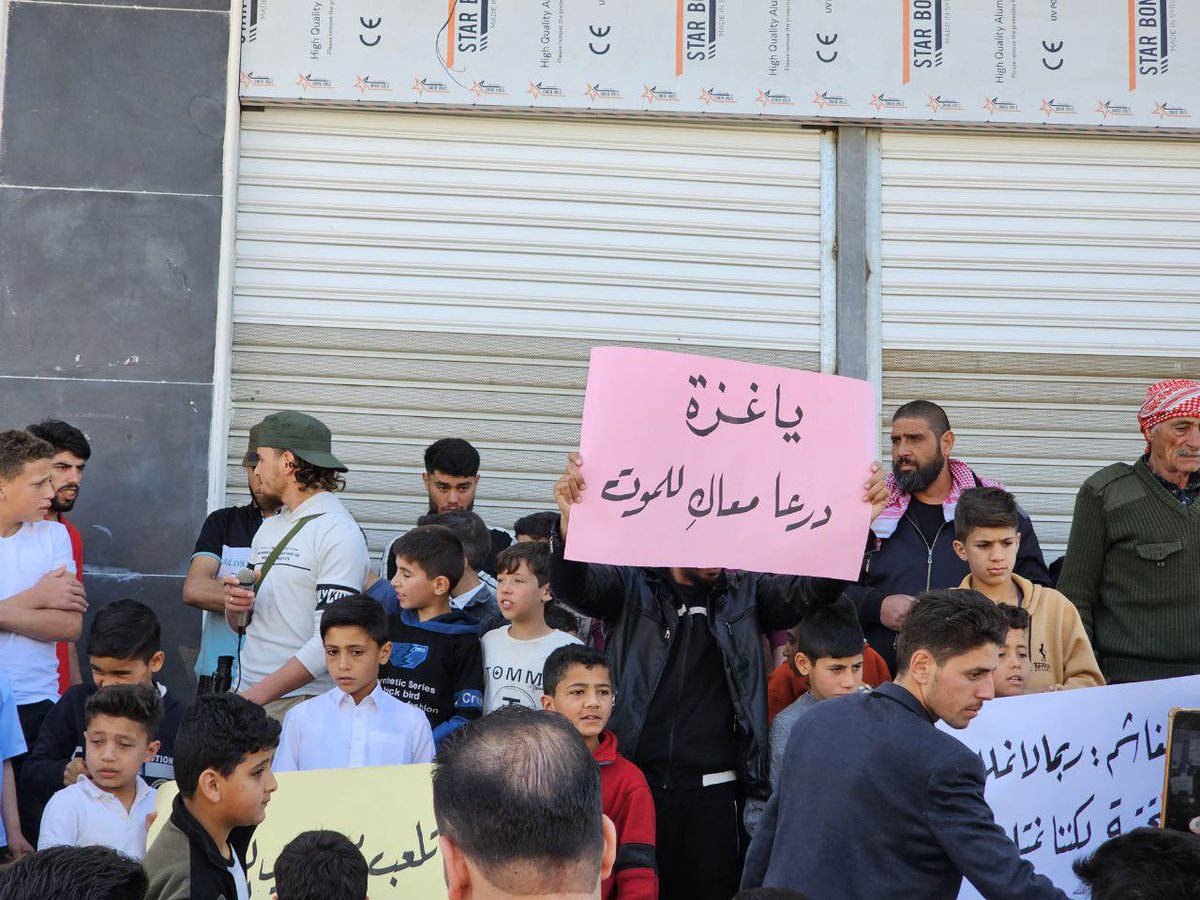A protest stand in the city of Inkhil, north of Daraa, denouncing the Israeli massacre and in solidarity with the dead of the city of Nawa.