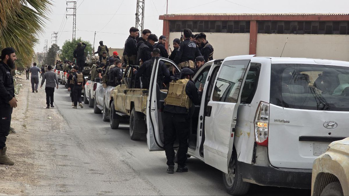 Public Security Forces convoys heading towards Ashrafieh-Sahnaya in the Damascus countryside