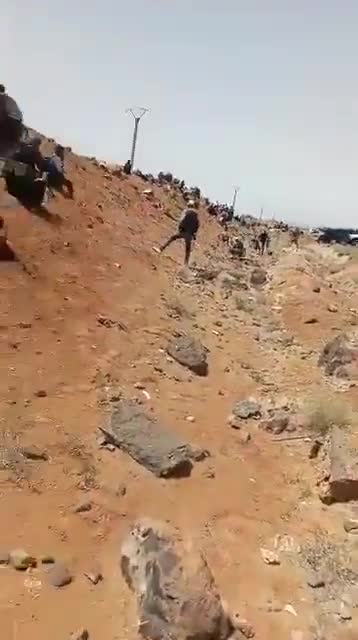 Renewed clashes on the Damascus-Suwayda road from the direction of Matla in the Damascus countryside, as Bedouin tribes continue to prevent the convoy that left Suwayda from advancing towards Damascus.
