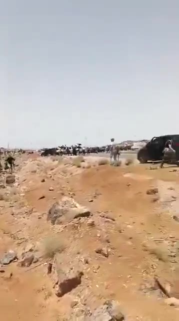 Renewed clashes on the Damascus-Suwayda road from the direction of Matla in the Damascus countryside, as Bedouin tribes continue to prevent the convoy that left Suwayda from advancing towards Damascus.