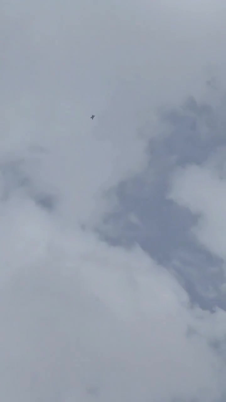 Israeli warplanes are flying at low altitude over Ashrafieh Sahnaya, and anti-aircraft missiles are trying to intercept them.