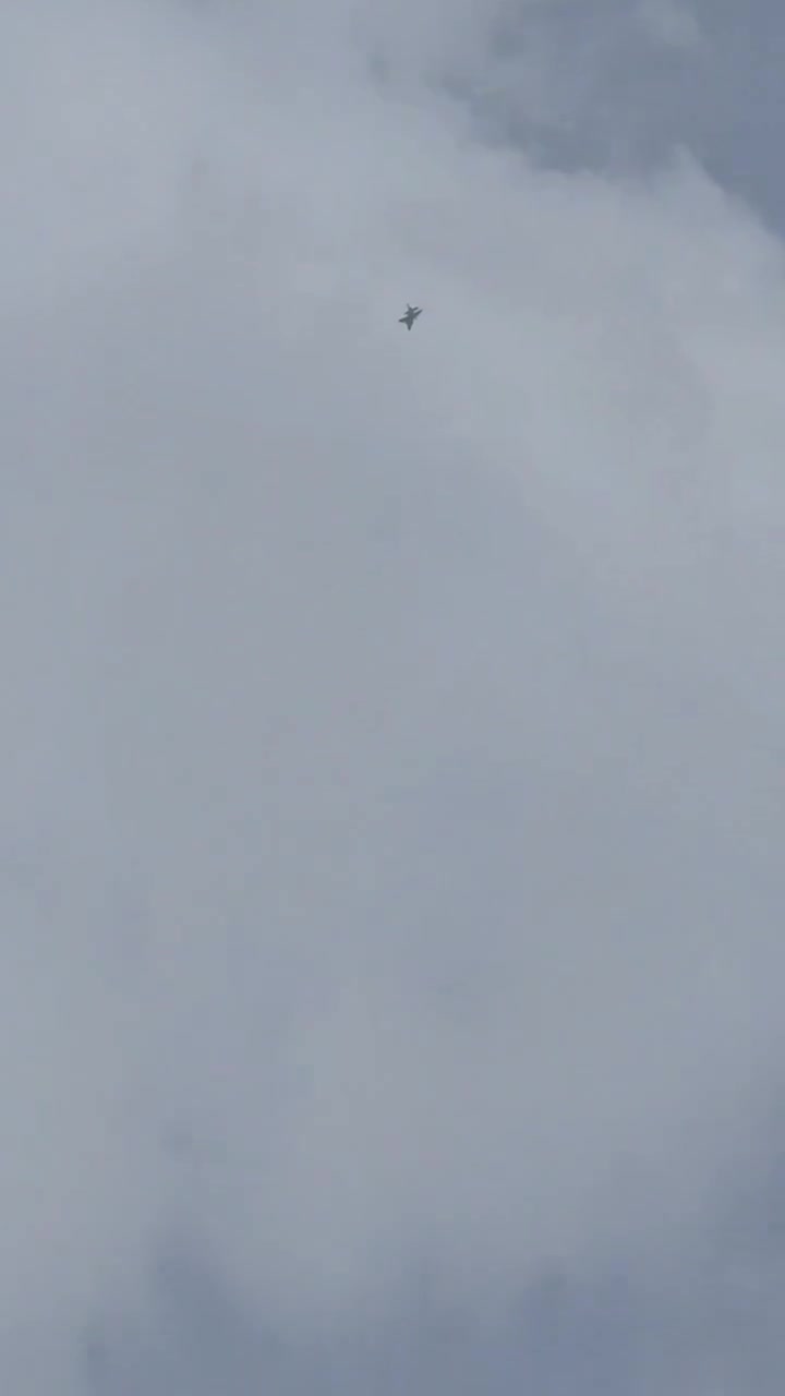 Israeli warplanes are flying at low altitude over Ashrafieh Sahnaya, and anti-aircraft missiles are trying to intercept them.