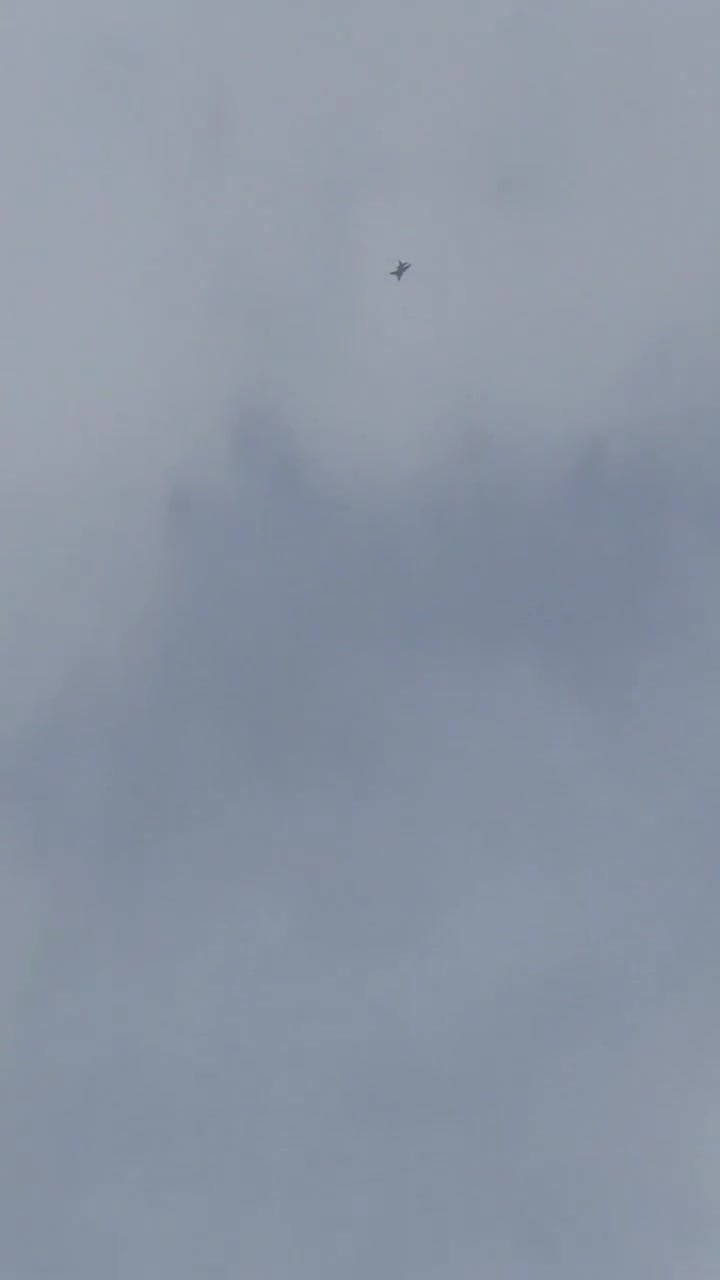 Israeli warplanes are flying at low altitude over Ashrafieh Sahnaya, and anti-aircraft missiles are trying to intercept them.