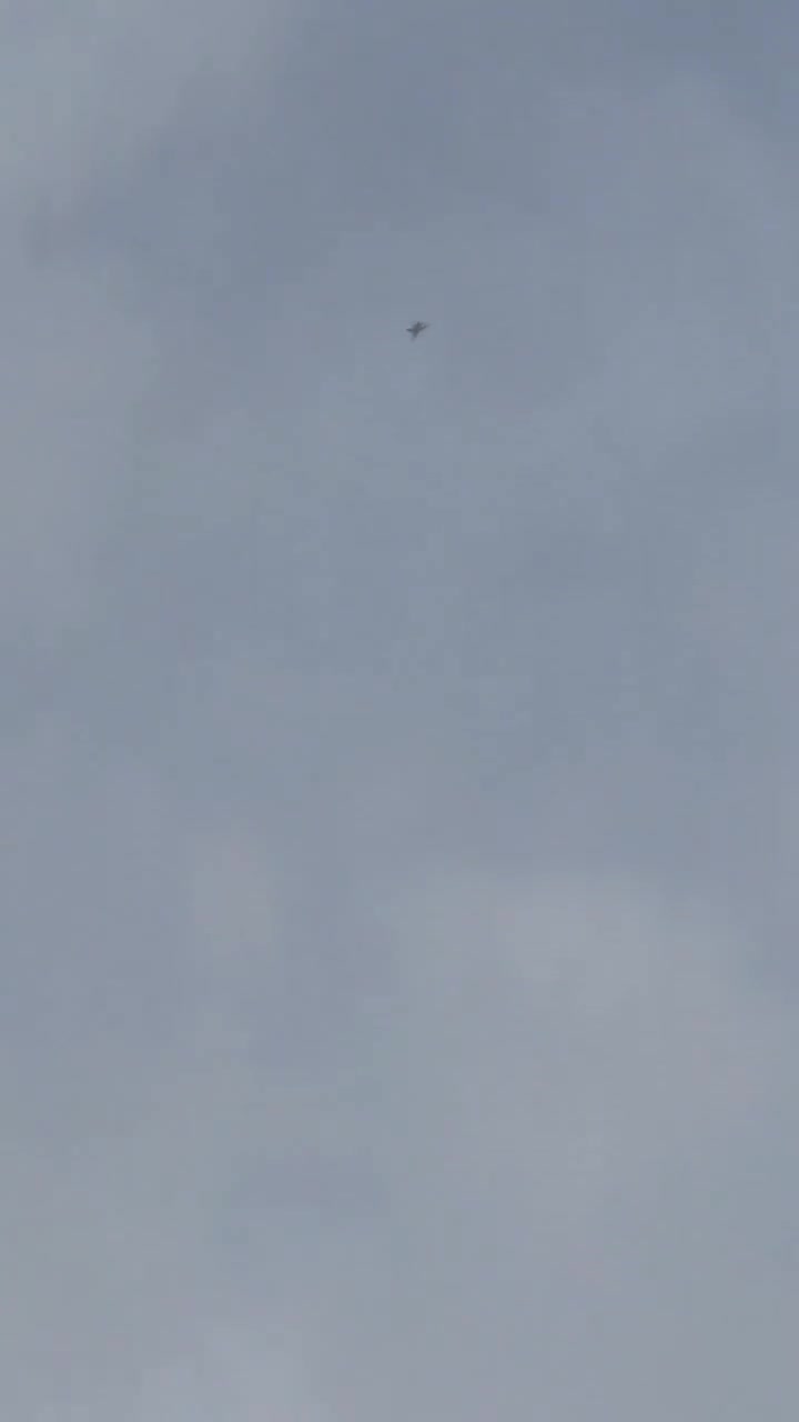 Israeli warplanes are flying at low altitude over Ashrafieh Sahnaya, and anti-aircraft missiles are trying to intercept them.