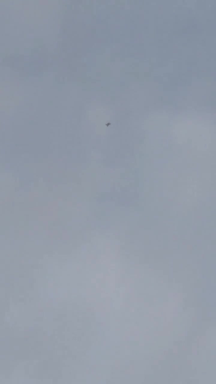 Israeli warplanes are flying at low altitude over Ashrafieh Sahnaya, and anti-aircraft missiles are trying to intercept them.