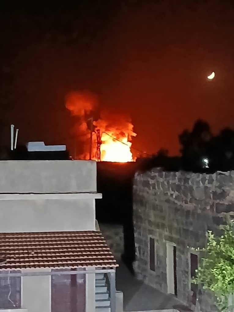 South Syria: strong explosion after Israel bombed the 175th Regiment near Izraa (NE. Daraa)