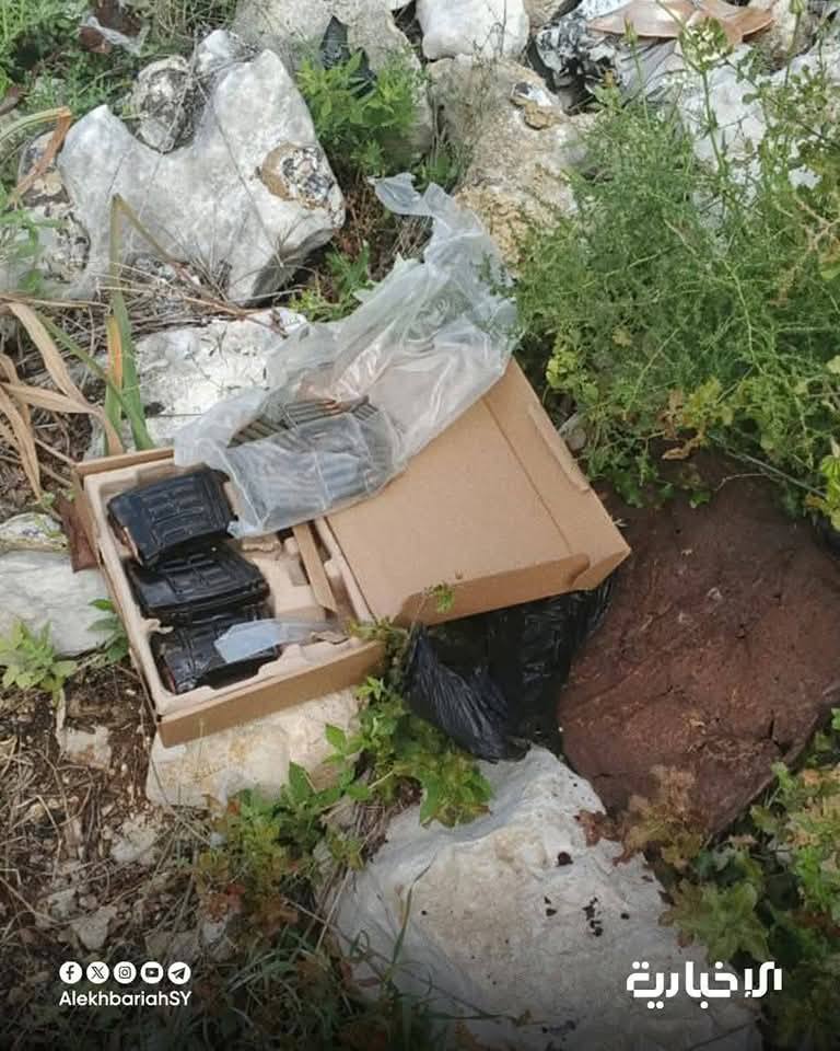 The Security forces carried out a raid in Qerdaha (E. Latakia), after they got intel on the presence of outlaws. They uncovered weapons and 2 Assadists involved in previous attacks were arrested