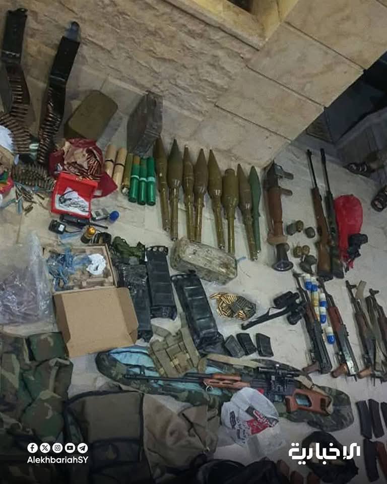 The Security forces carried out a raid in Qerdaha (E. Latakia), after they got intel on the presence of outlaws. They uncovered weapons and 2 Assadists involved in previous attacks were arrested