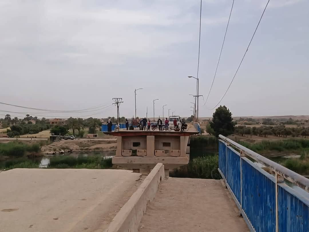 East Syria: work has started to rehabilitate the Abukemal bridge. Its central section was destroyed in an US airstrike in 2016 amidst war against ISIS. Once completed, it will be the first bridge to reconnect both banks of the Euphrates in Deir ez-Zur province