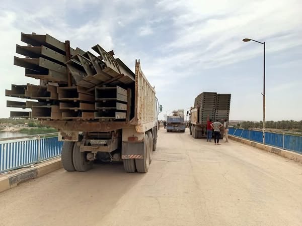 East Syria: work has started to rehabilitate the Abukemal bridge. Its central section was destroyed in an US airstrike in 2016 amidst war against ISIS. Once completed, it will be the first bridge to reconnect both banks of the Euphrates in Deir ez-Zur province