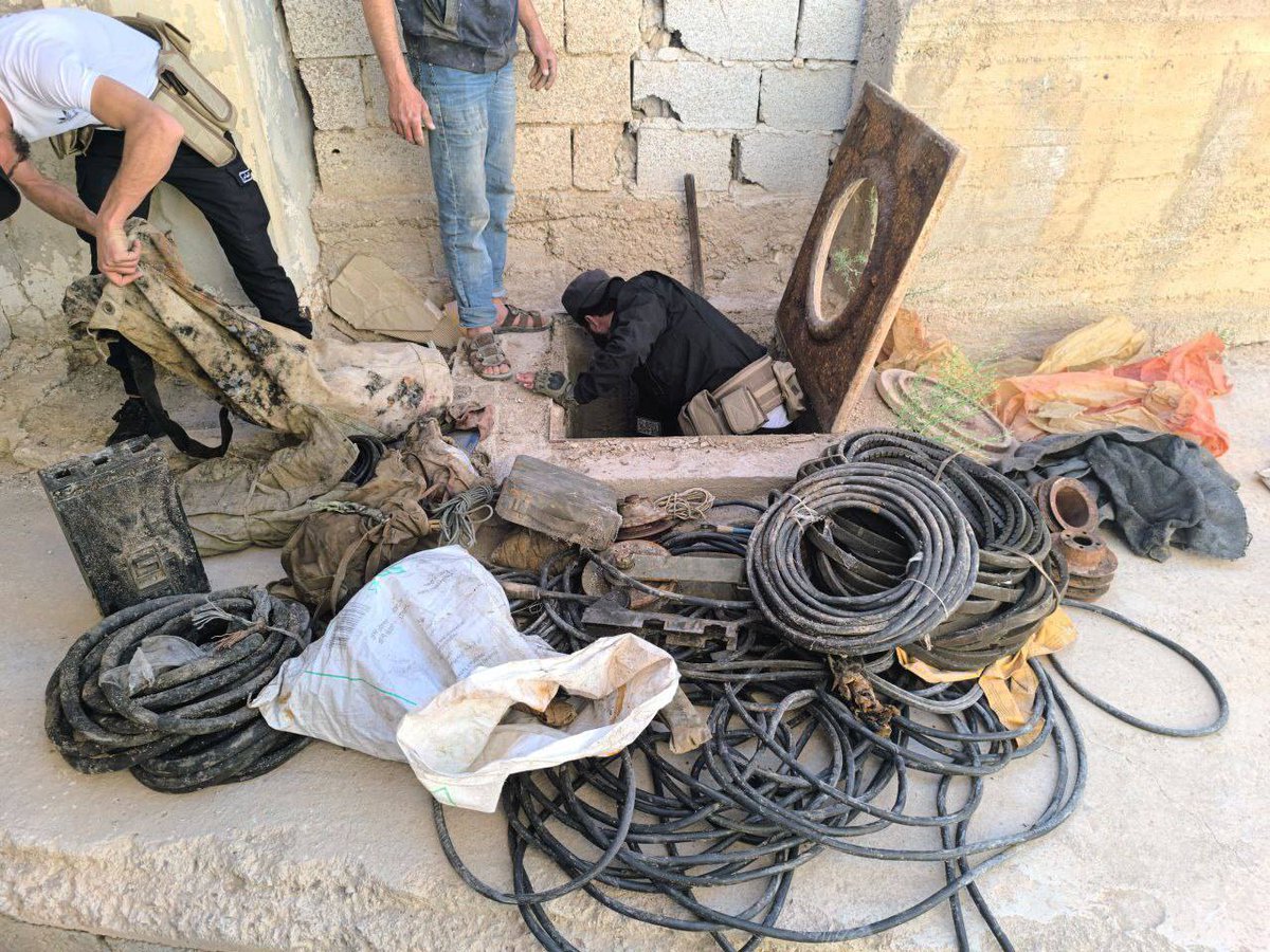 East Syria: the Security forces found a warehouse containing dozens of artillery shells in area of Abukemal (Hari - South Deir ez-Zur), on the border with Iraq. Ammunition was also uncovered in an abandoned building on W. outskirts of Kiswah (South Damascus)