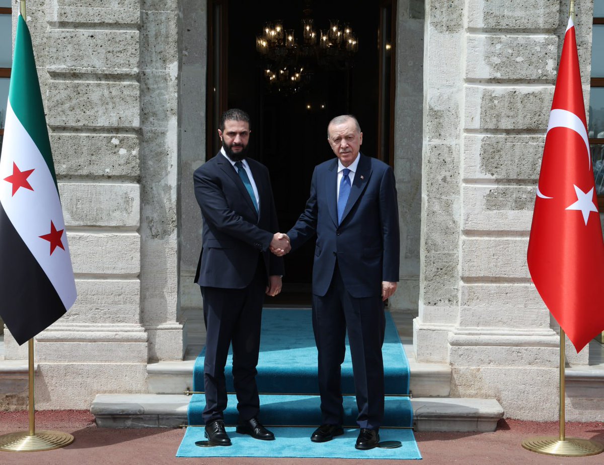 Turkiye President Erdoğan met with Syrian President Ahmed Shara at the Dolmabahçe Work Office