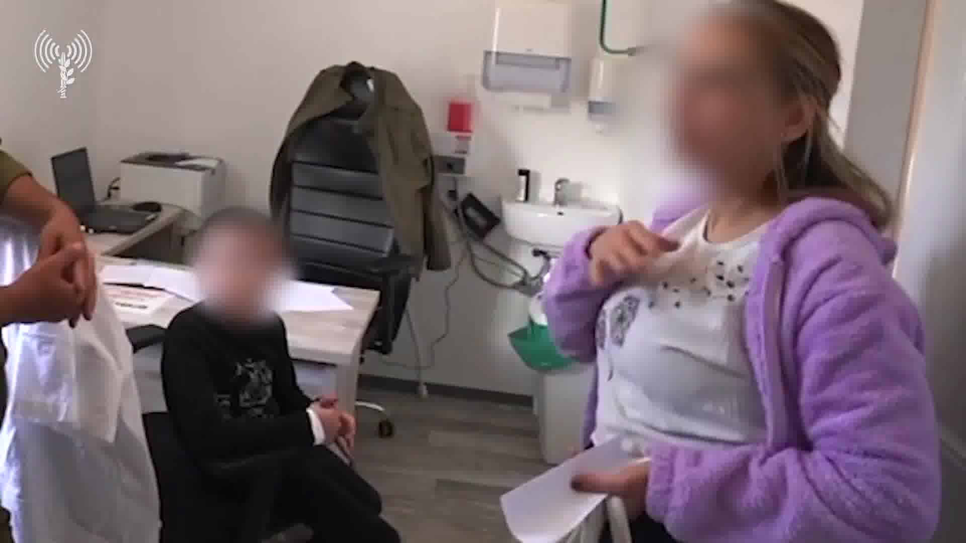 The IDF says a medical facility it set up in southern Syria, next to the Druze village of Hader, has so far treated over 500 Syrians. The “forward mobile triage was established several weeks ago, amid the IDF's ongoing operations in southern Syria, and is intended to treat Syrian Druze in the area, the military says.
