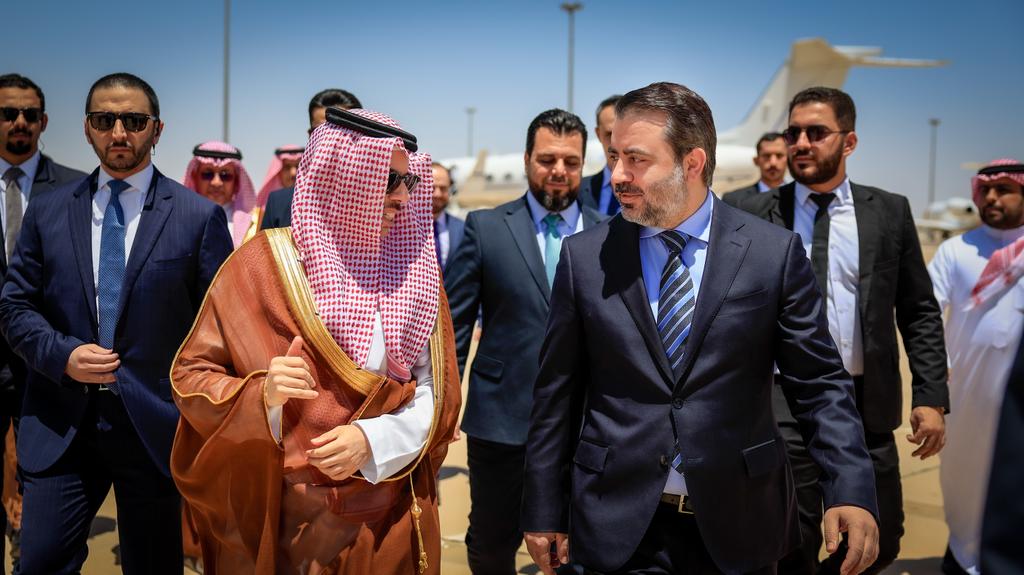Minister of Foreign Affairs and Expatriates, Mr. Asaad Hassan Al-Shaibani, received his Saudi counterpart, His Highness Prince Faisal bin Farhan bin Abdullah Al Saud, at the head of a high-level delegation, upon his arrival at Damascus International Airport.