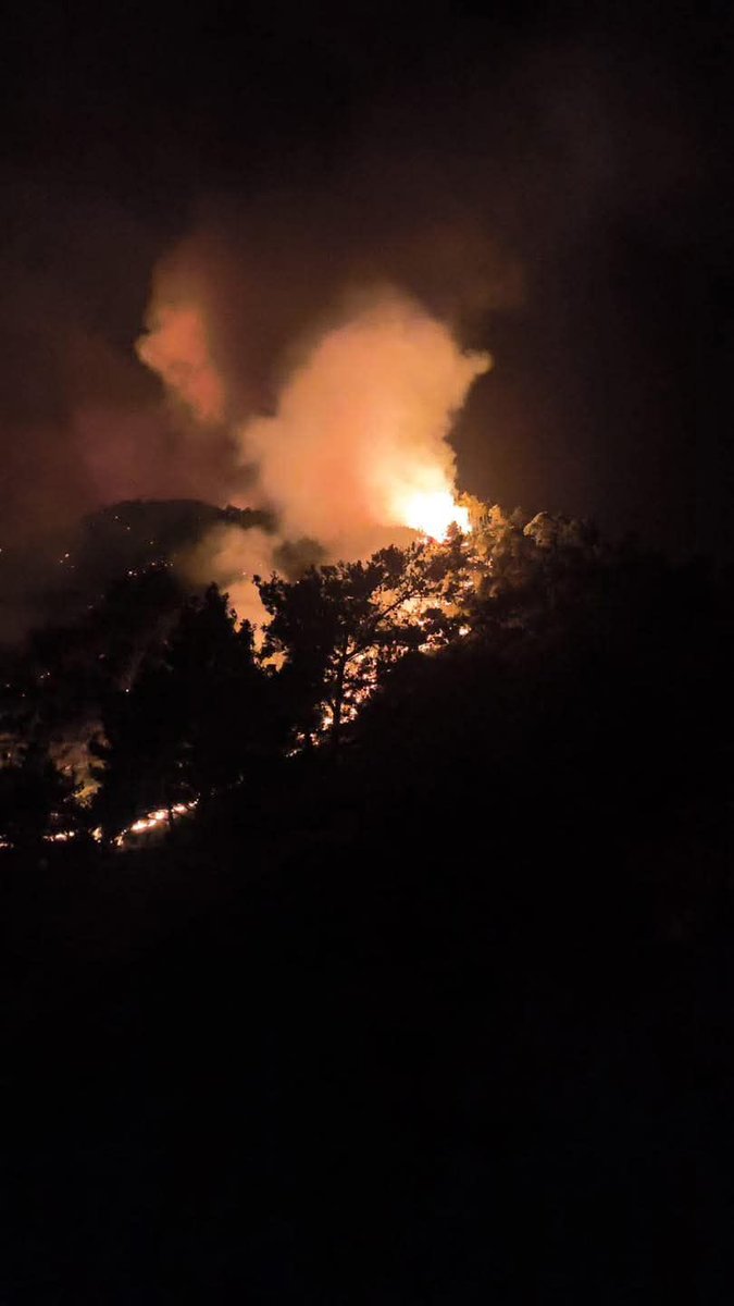 سوريا: أقل من 24 ساعة تفصل بين هاتين الصورتين الملتقطتين بواسطة رادار FIRMS، وتظهران الحرائق في ريف اللاذقية الشمالي.