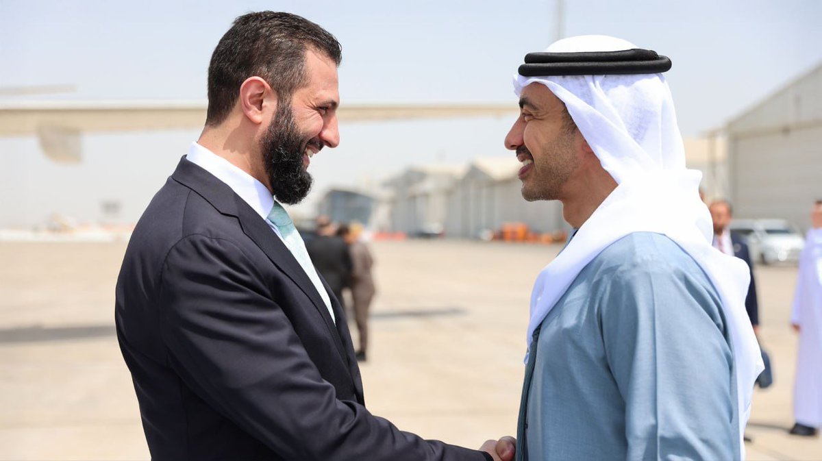 נשיא סוריה אחמד א-שרע באמירויות. שר החוץ האמירותי השייח' עבדאללה בן זאיד קיבל את פניו