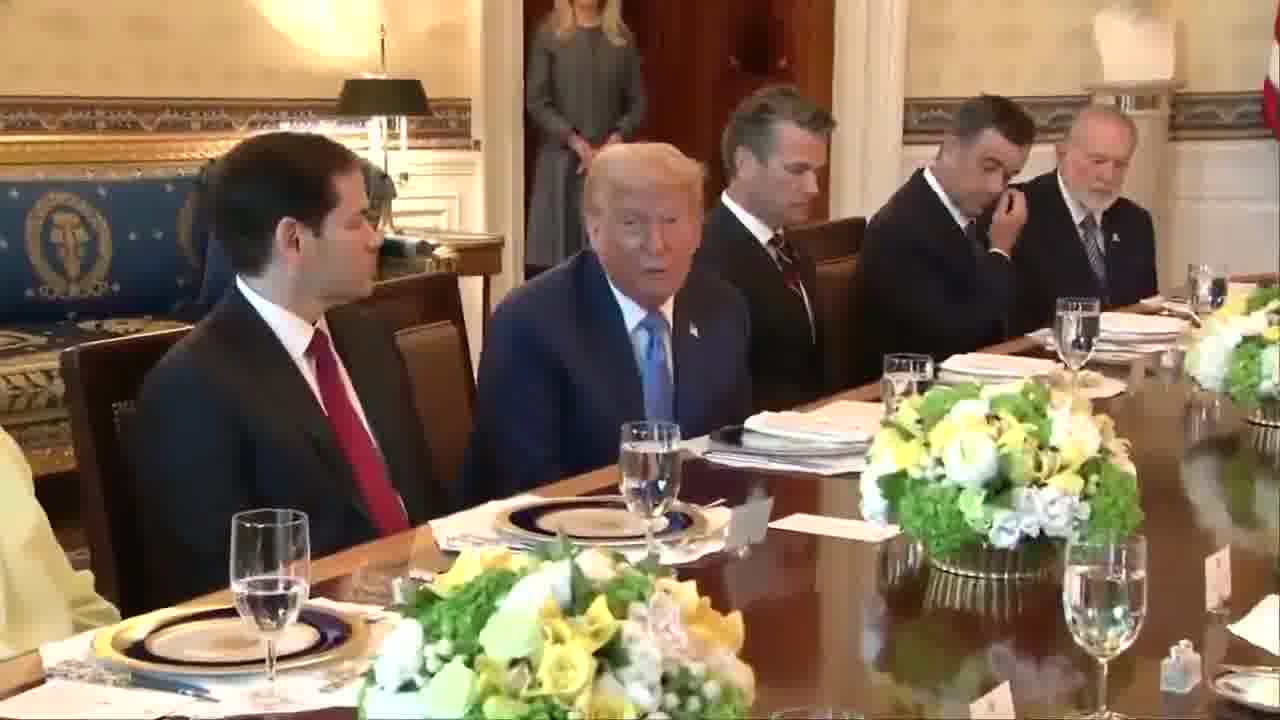 @POTUS: لقد رفعنا العقوبات عن [سوريا] لأننا نريد أن نمنحهم فرصة. وأود أن أتمكن - في الوقت المناسب - من رفع هذه العقوبات عن [إيران]، ومنحهم فرصة لإعادة البناء، لأنني أود أن أرى إيران تبني نفسها من جديد بطريقة سلمية.