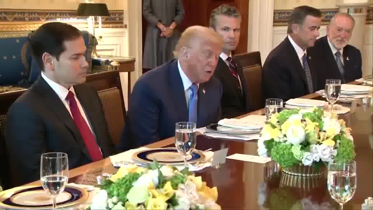 @POTUS: لقد رفعنا العقوبات عن [سوريا] لأننا نريد أن نمنحهم فرصة. وأود أن أتمكن - في الوقت المناسب - من رفع هذه العقوبات عن [إيران]، ومنحهم فرصة لإعادة البناء، لأنني أود أن أرى إيران تبني نفسها من جديد بطريقة سلمية.