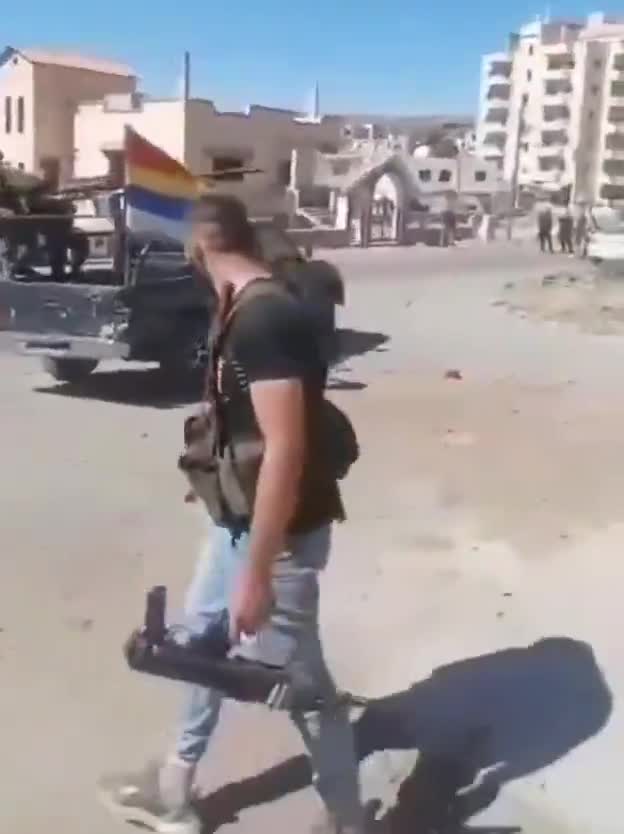 South Syria: it's getting worse in Suwayda. Artillery is also used amidst ongoing clashes in Maqous suburb. At least 6 dead (including one child) and 20 injured, half civilians. An attack by local tribal fighters from Damascus was also carried out against a checkpoint in Soura Kebira