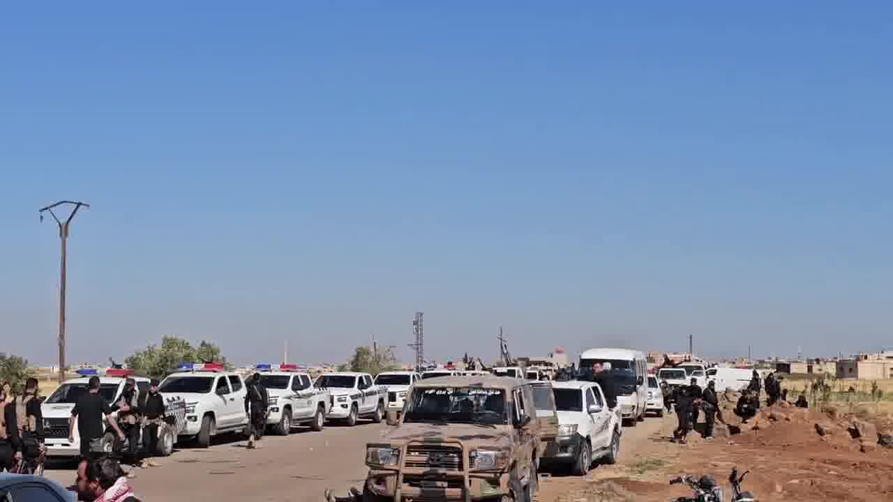 Internal Security Forces are deployed around the town of Taara in the western countryside of Sweida Governorate to break up clashes and respond to recent security developments