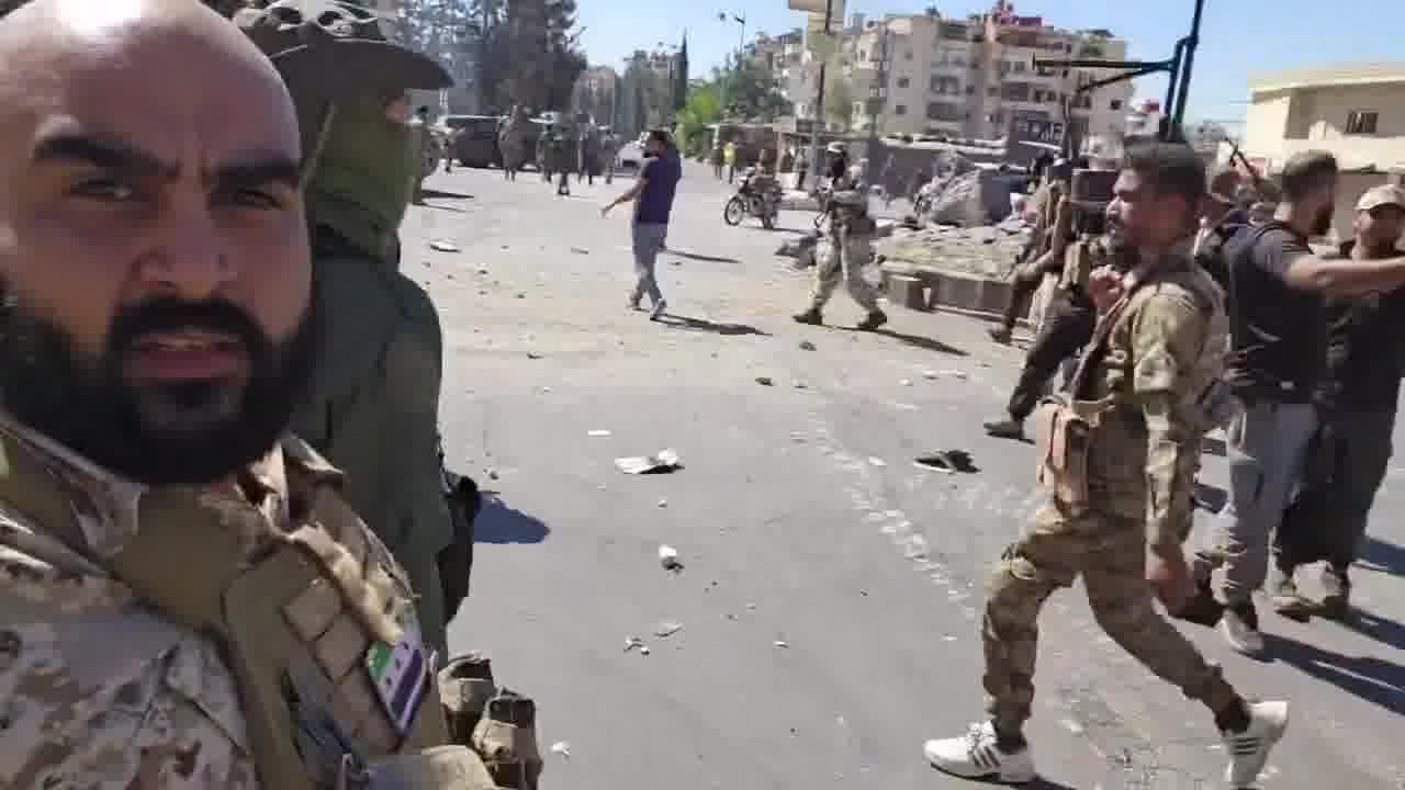 Government forces extend their control over the entire city of Sweida.