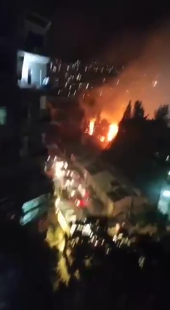 A fire broke out in trees near Al-Wahda Club in the Al-Mazraa neighborhood in central Damascus. Civil defense teams are working to extinguish the fire.