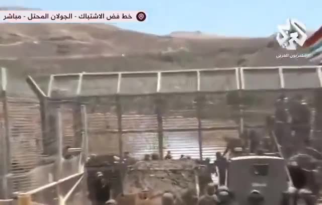 Druze demonstrators from Israel tried to cross the border with Syria to head to Sweida, so the Israeli army fired tear gas at them to prevent them.