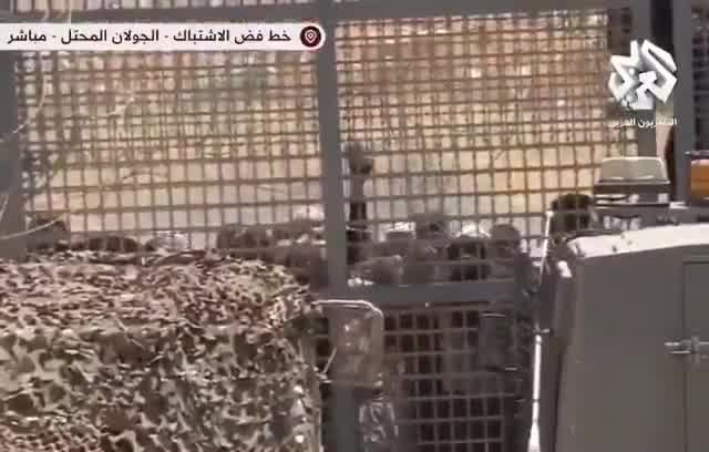 Druze demonstrators from Israel tried to cross the border with Syria to head to Sweida, so the Israeli army fired tear gas at them to prevent them.