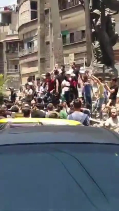 Protests erupt in Jaramana against Syrian government in solidarity with Druze uprising in Suwayda 