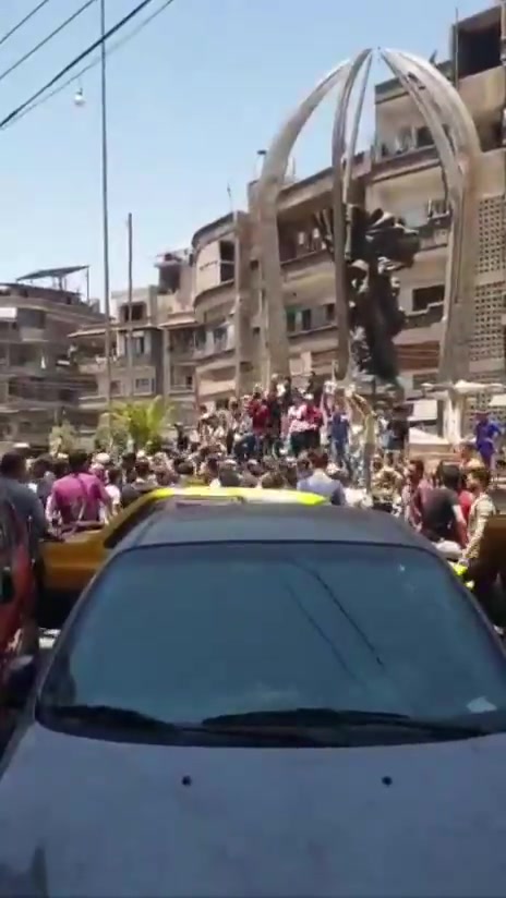 Protests erupt in Jaramana against Syrian government in solidarity with Druze uprising in Suwayda 