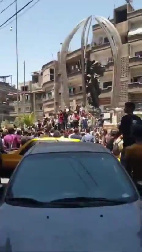 Protests erupt in Jaramana against Syrian government in solidarity with Druze uprising in Suwayda 