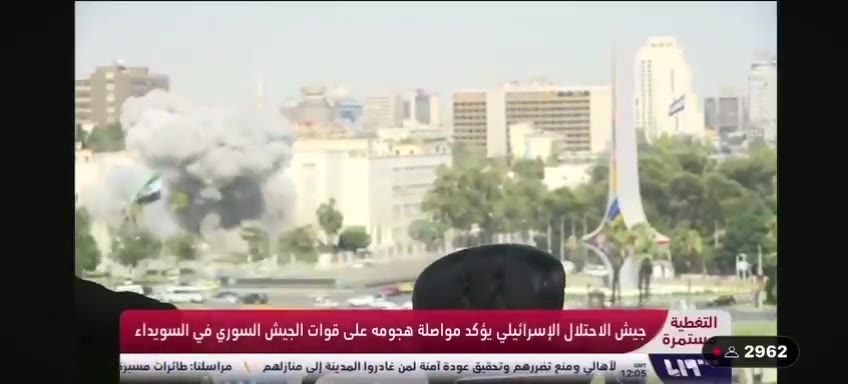 Israeli airstrike on the entrance of the Ministry of Defence in Umayyad Square was caught live on TV