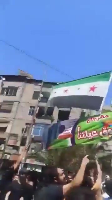 In Jarmana near Damascus, the new Syrian flag is being removed