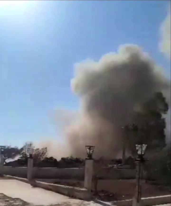 Airstrikes hit the Al-Kiswah area in the Damascus countryside.