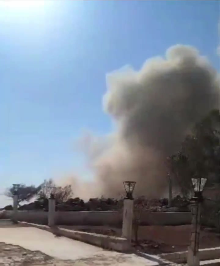 Airstrikes hit the Al-Kiswah area in the Damascus countryside.