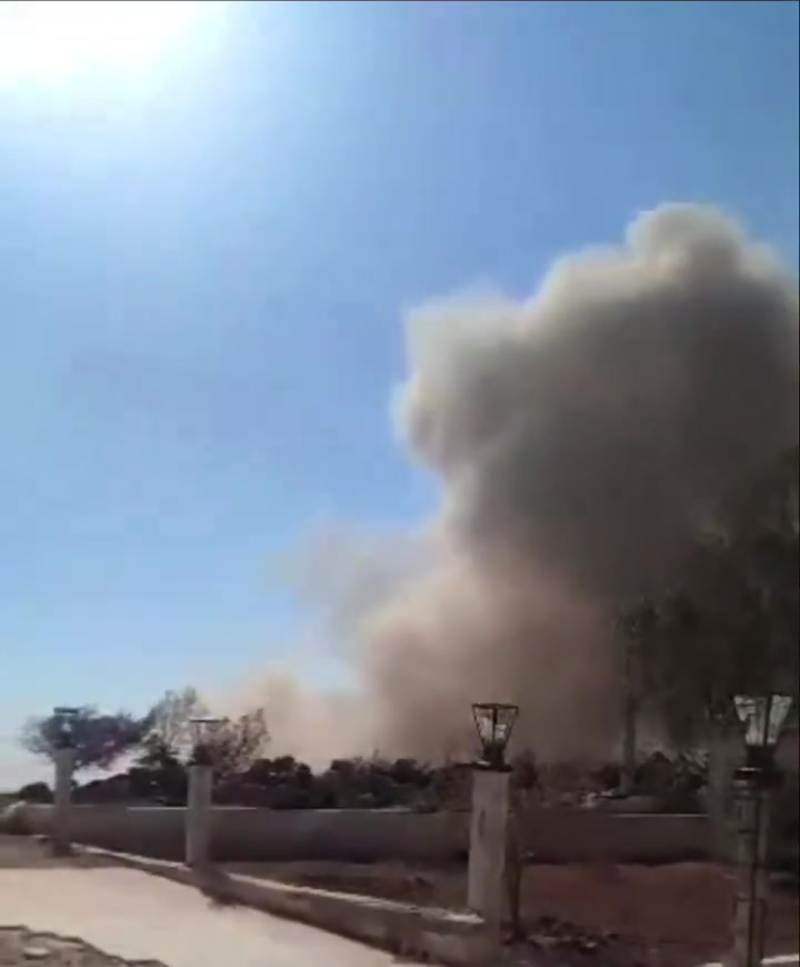 Airstrikes hit the Al-Kiswah area in the Damascus countryside.