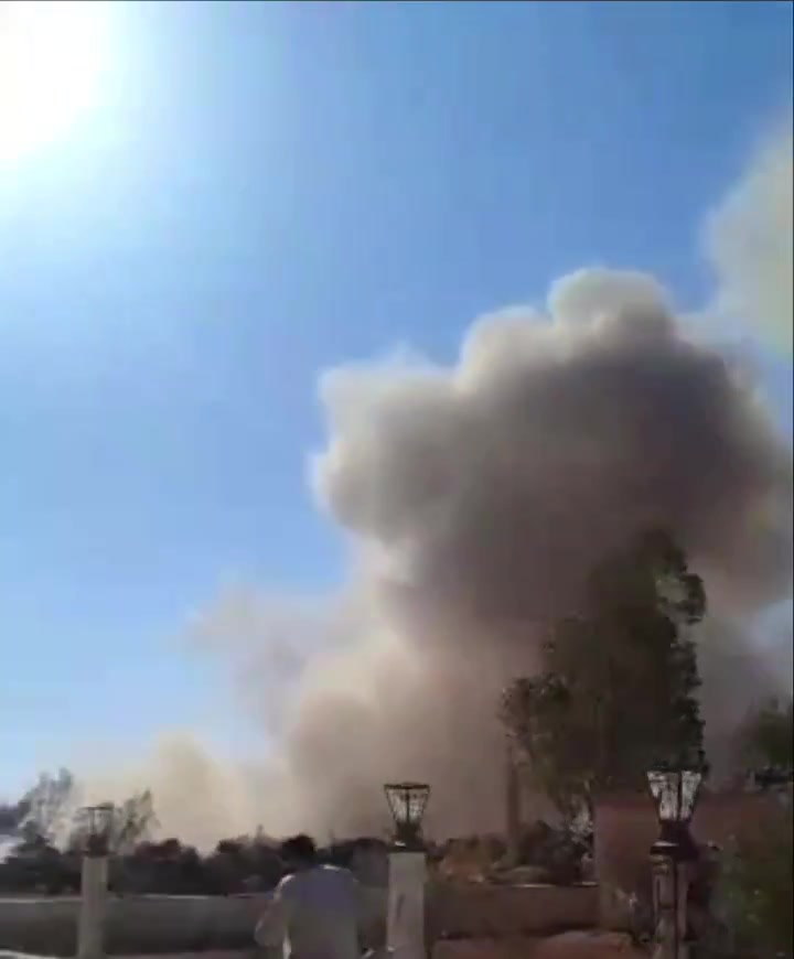 Airstrikes hit the Al-Kiswah area in the Damascus countryside.