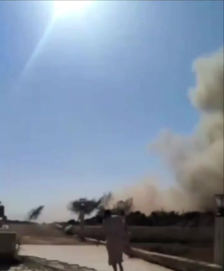 Airstrikes hit the Al-Kiswah area in the Damascus countryside.