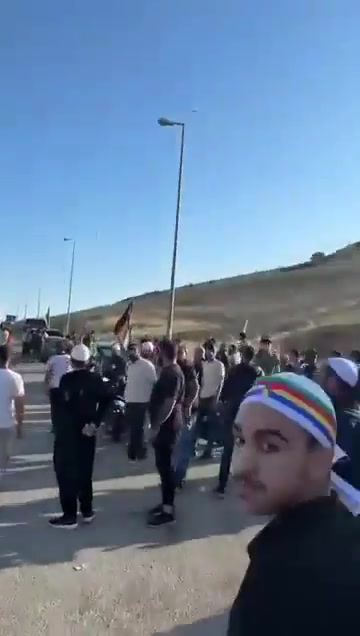 Lebanese army personnel prevent Druze from advancing to the Syrian border.