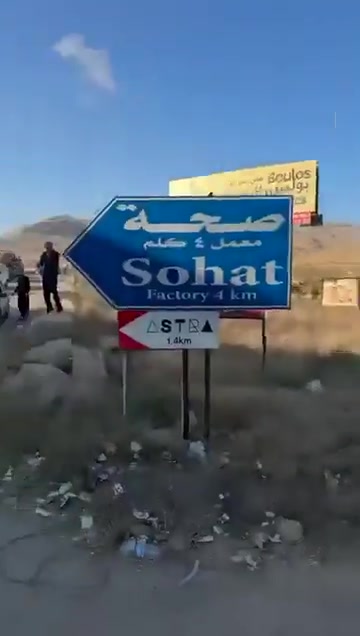 Lebanese army personnel prevent Druze from advancing to the Syrian border.