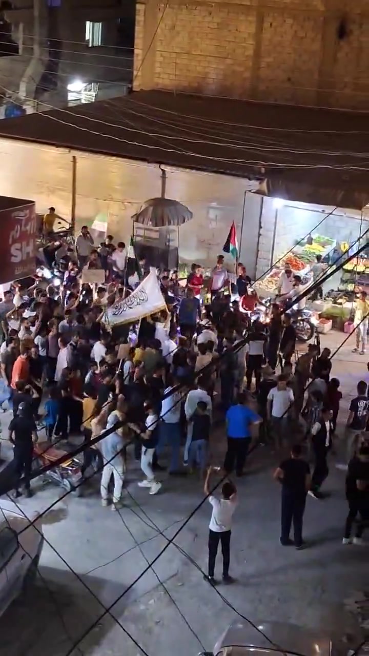 Damascus: A protest by the residents of the town of Al-Maliha in Damascus headed towards Jaramana to stand with the Syrian state against the Israeli aggression and the Al Hajiri militias in Sweida.