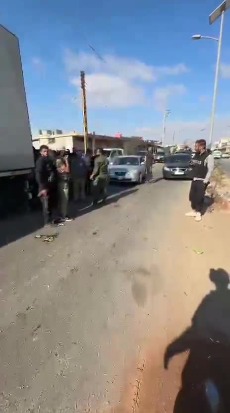 As-Suwayda: Public Security forces have begun entering the entrance to As-Suwayda city, in implementation of the agreement concluded last night. 