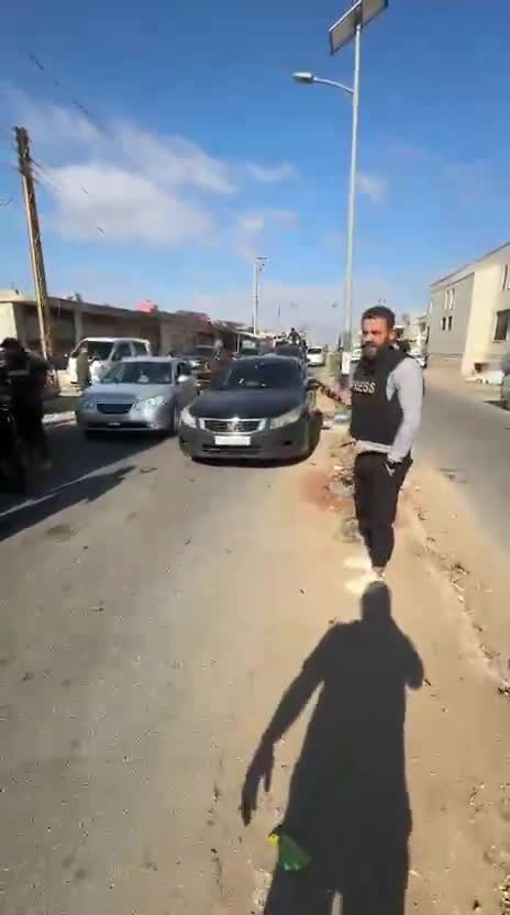 As-Suwayda: Public Security forces have begun entering the entrance to As-Suwayda city, in implementation of the agreement concluded last night. 