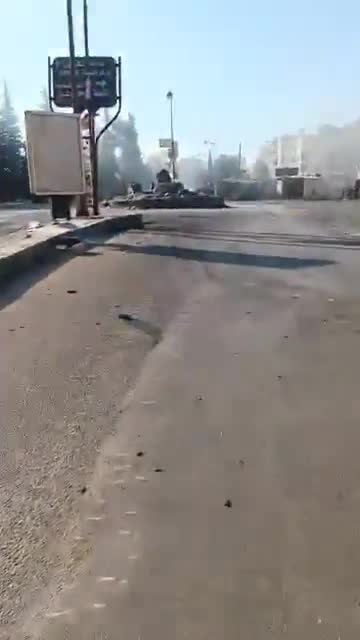 Violent clashes erupted on the Omran roundabout in the center of Sweida between tribal fighters and armed militias.