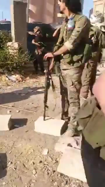 Violent clashes erupted on the Omran roundabout in the center of Sweida between tribal fighters and armed militias.