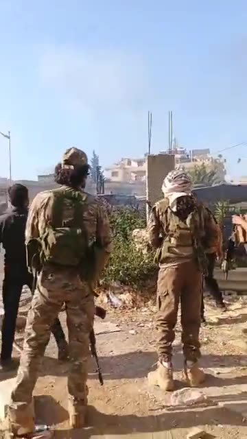 Violent clashes erupted on the Omran roundabout in the center of Sweida between tribal fighters and armed militias.