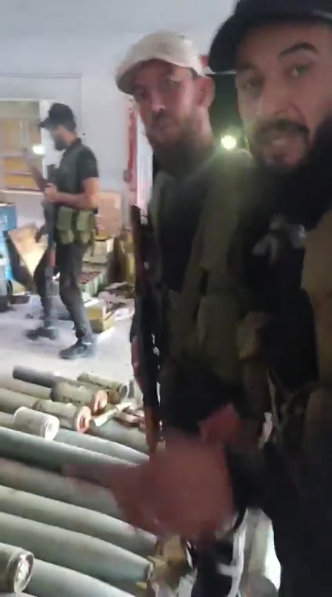 Seizing a missile and ammunition depot in the city of Sweida